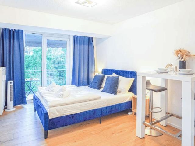 Modern apartment right next to TH Deutz and FH Deutz, Koln Amsterdam Apartments for Rent