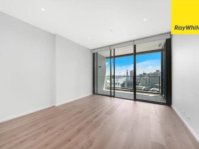 Modern Apartment + Study Room in the Sophisticated DARLING ONE with Stunning Harbour View !