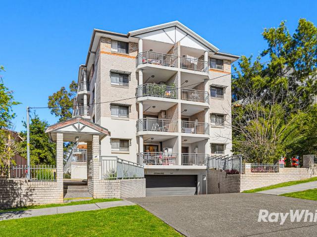 MODERN APARTMENT WALK TO STATION AND SHOPS