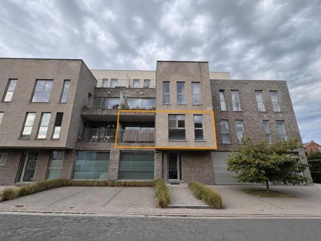 Modern apartment with 2 terraces and parking space