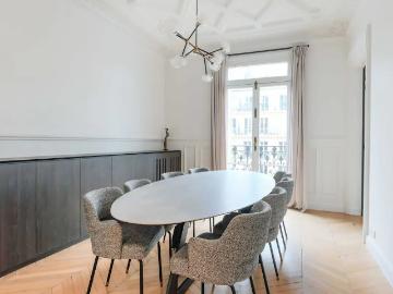 Modern Apartment with Cozy Living Area, Paris Amsterdam Apartments for Rent