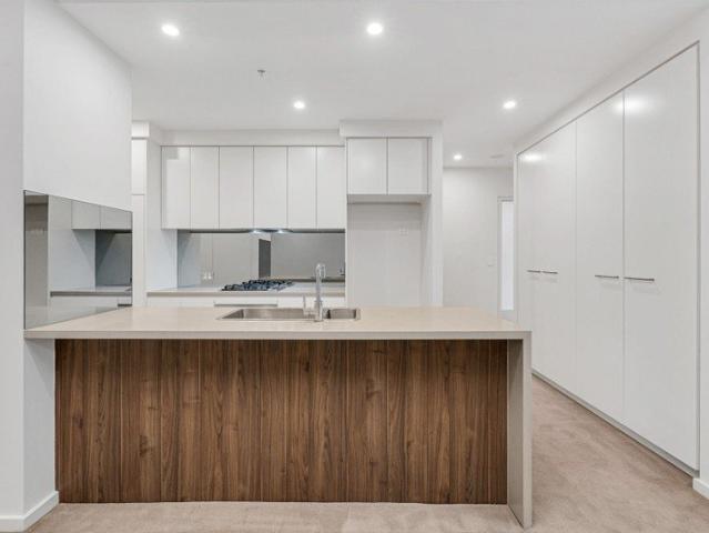 Modern Apartment with Convenience at Your Doorstep!
