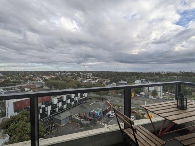MODERN APARTMENT WITH CITY & COAST VIEWS