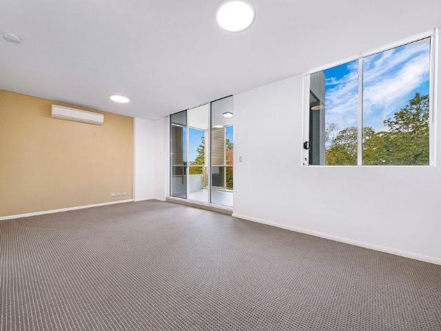 Modern Apartment with a Leafy Outlook * Available 22/07/26