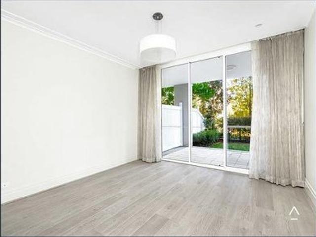 Modern Apartment With An Entertainers Courtyard