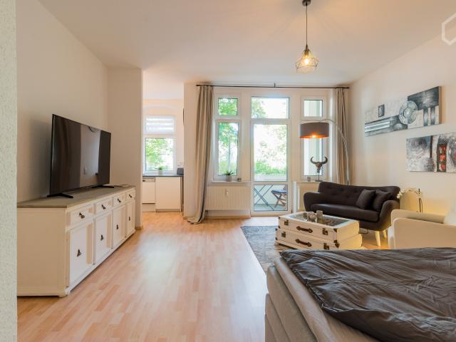 Modern apartment with balcony 10 min from Schönefeld Airport