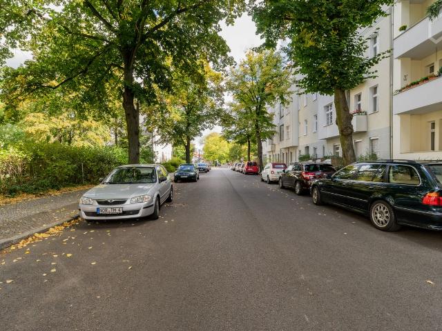 Modern apartment with balcony 10 min from Schönefeld Airport, Berlin Amsterdam Apartments for Rent