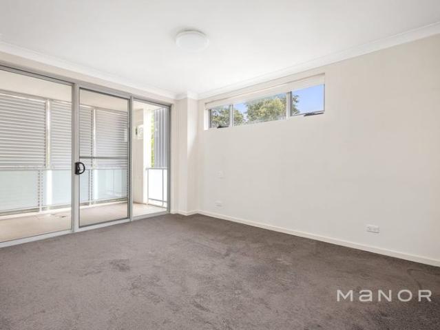 Modern Apartment with Balcony, Ensuite & Secure Parking!