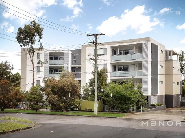 Modern Apartment with Balcony, Ensuite & Secure Parking!