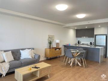 Modern Apartment with Balcony in the Heart of Robina