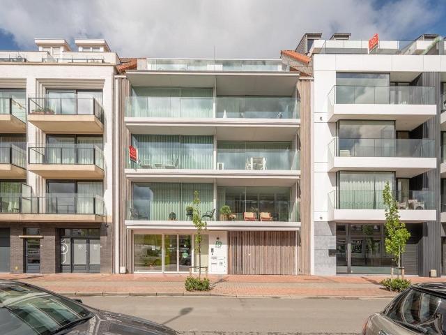 Modern apartment with double terrace and optimal light