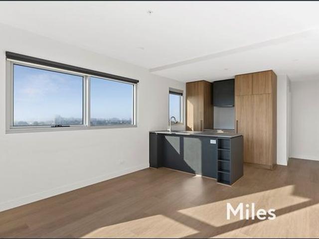 MODERN APARTMENT WITH FABULOUS VIEWS!