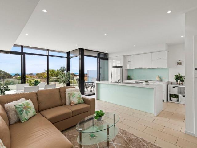 Modern Apartment With Ocean Views!