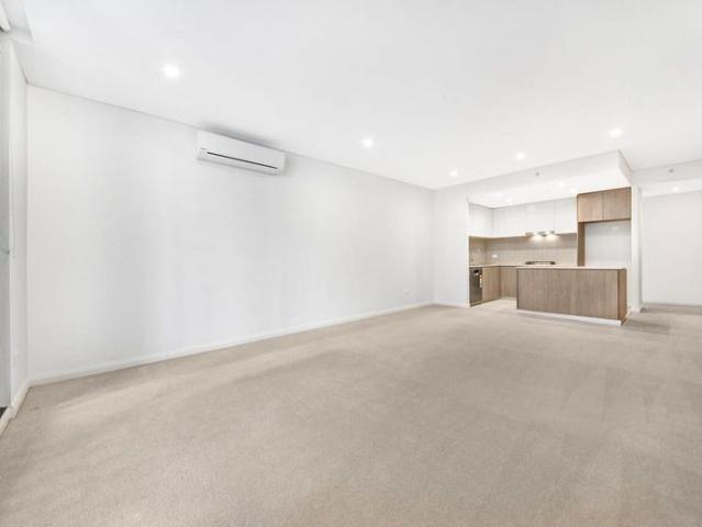 Modern Apartment with Open Plan Living & Balcony