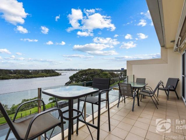 Modern Apartment with Lake Views in a Convenient Forster Setting