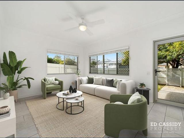 Modern Apartment with Large Courtyard in Exceptional Location