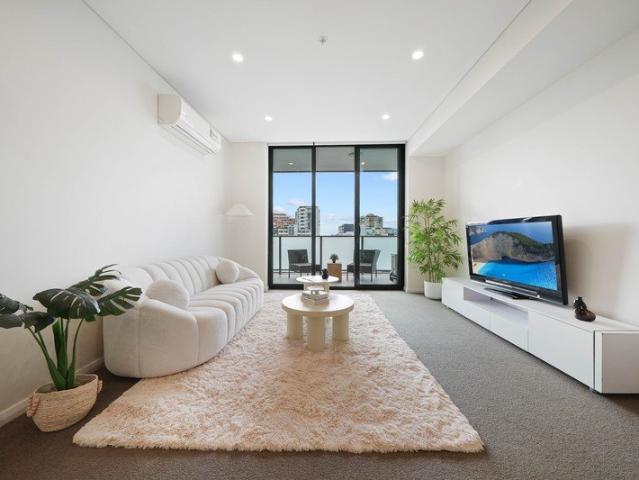 Modern Apartment With Large Study