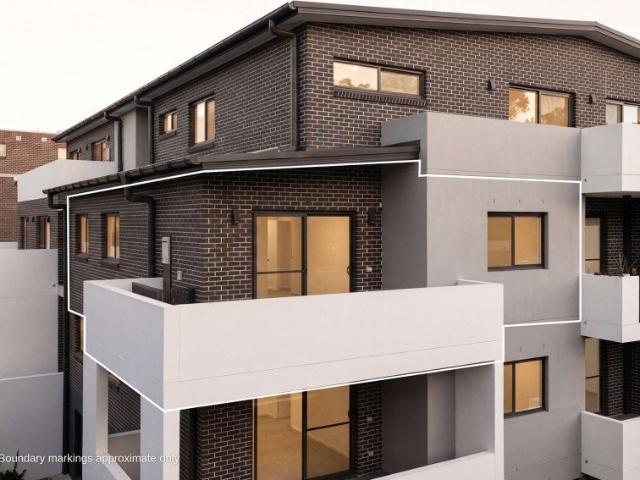 Modern Apartment with Spacious Balcony and Prime Location