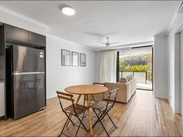 Modern Apartment with Spacious Balcony in Central Nambour partly furnished