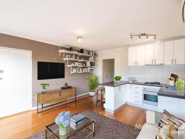 MODERN APARTMENT WITH SPLIT SYSTEM
