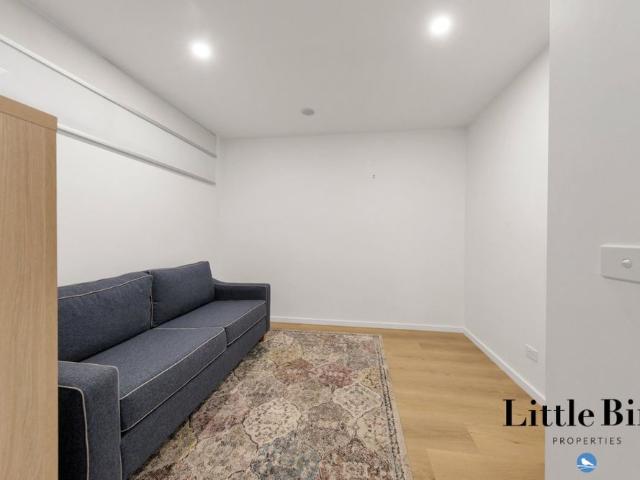 Modern Apartment with Study in Denman Prospect