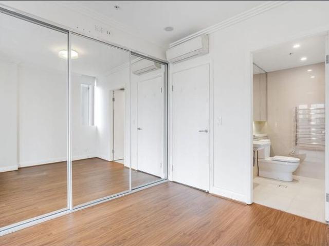 Modern Apartment with Study in the Heart of Sydney Olympic Park