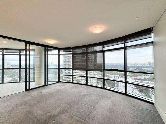 Modern Apartment with Study, Stunning Views & Convenient Location