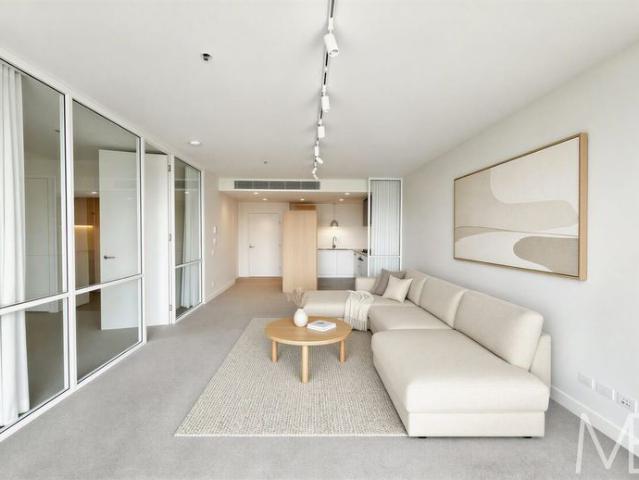 Modern Apartment With Panoramic Water & City Views
