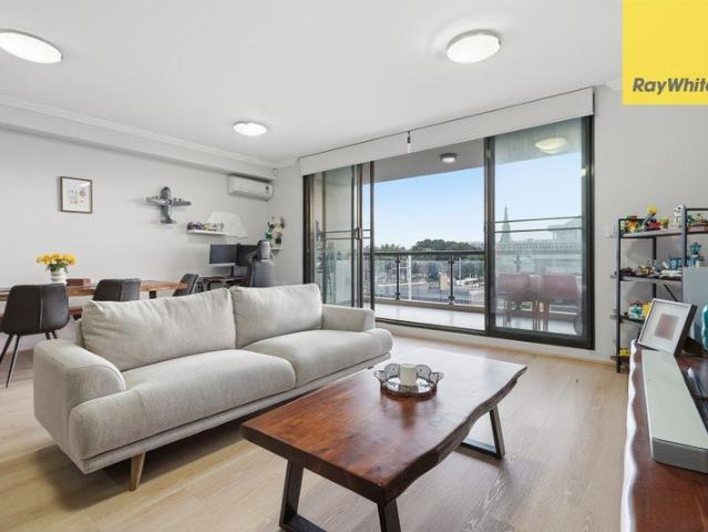 Modern Apartment with Rooftop Amenities & Ultimate Convenience