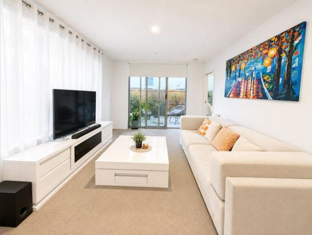 Modern Apartment with Resort Style Facilities in Prime Bundall Location