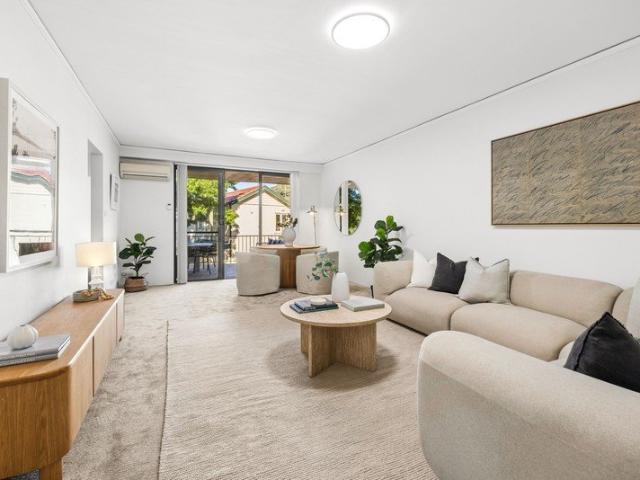Modern Apartment with Terrace Moments from Bondi Beach