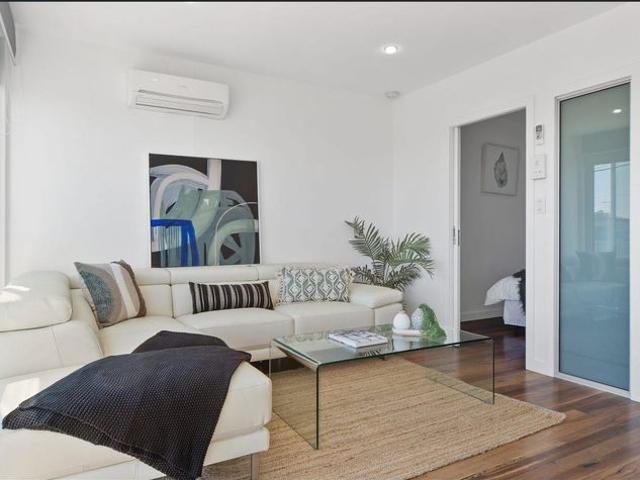 MODERN APARTMENT WITH THE BEACH ON YOUR DOORSTEP