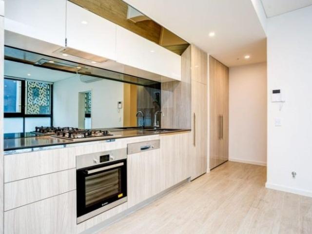Modern Apartment 1 bedroom 1 bathroom + 1 study in Wentworth Point For Sale!