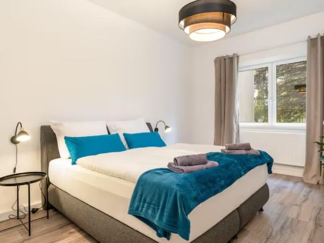 Modern apartment – 2 box spring beds – central – Netflix
