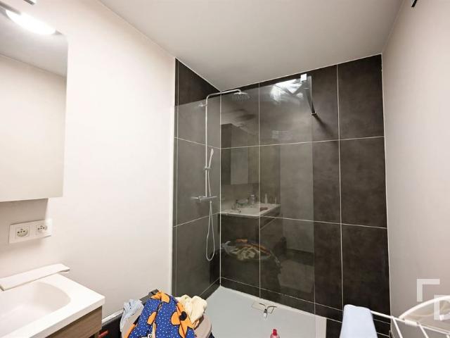 Modern appartement met groot terras en autostaanplaats