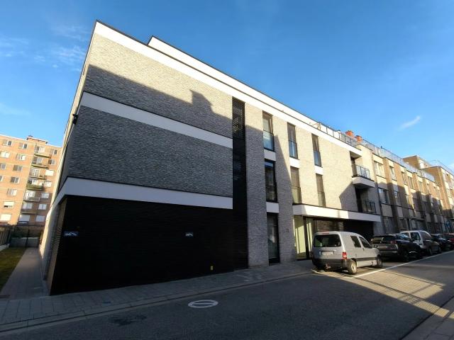 MODERN APPARTEMENT MET RUIM TERRAS EN AUTOSTAANPLAATS