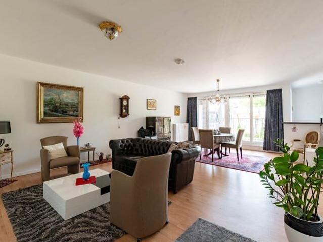 Modern appartement met terras en autostaanplaats