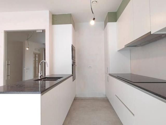 Modern appartement met 1 slaapkamer en ondergrondse autostaanplaats in het centrum van Ardooie