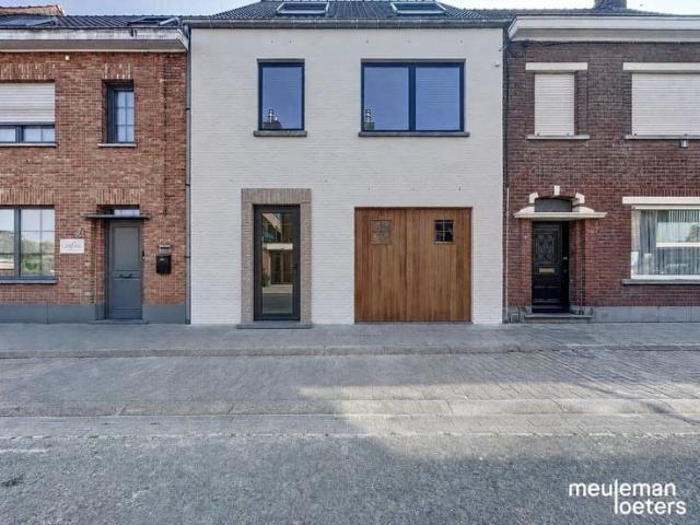 Modern appartement met 2 slaapkamers en ruim terras