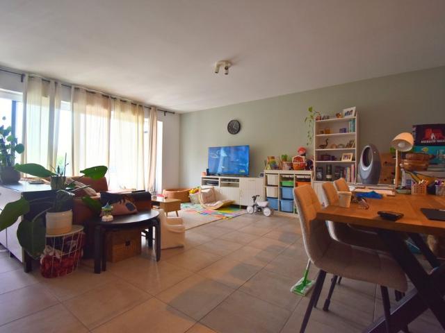 Modern Appartement met 2 slaapkamers te Huur in Halle Inclusief Parkeerplaats en Kelder!