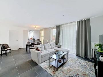 Modern appartement met 2 slaapkamers, terras en 2 ondergrondse staanplaatsen
