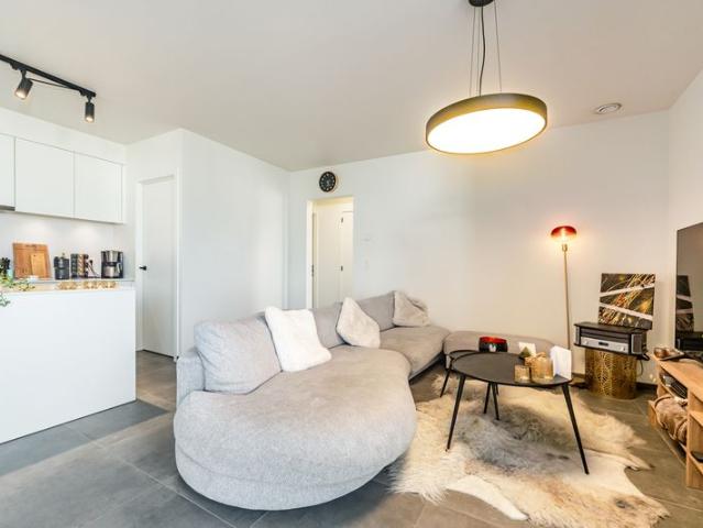 Modern appartement met 2 slaapkamersen terras te huur