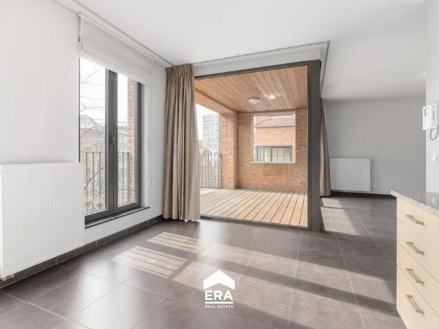 MODERN APPARTEMENT MET 2SLPK, TERRAS EN AUTOSTAANPLAATS