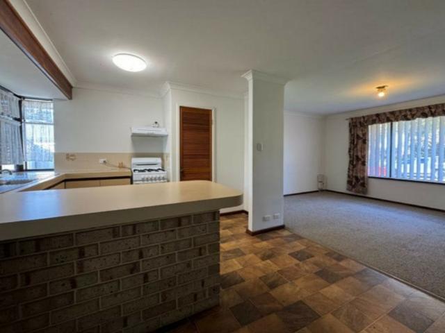 Modern & Appealing Comfort, Convenience & Lifestyle in a Prime Location