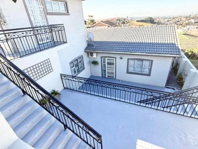 modern architectural 3 bedroom home