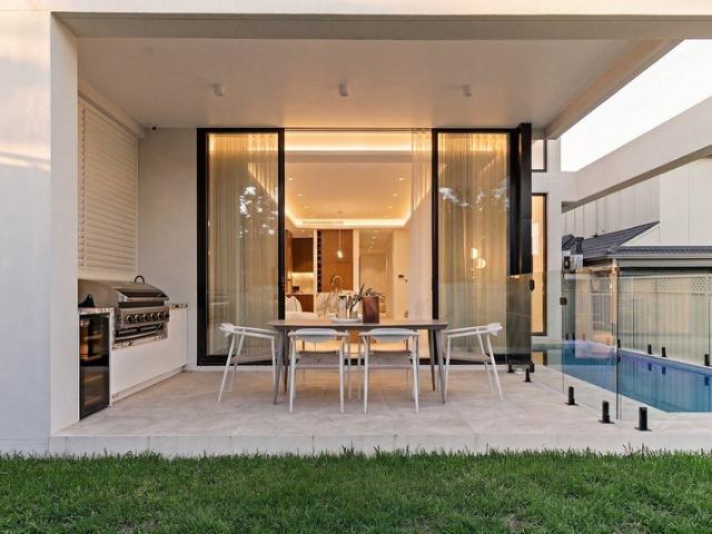Modern Architectural Masterpiece with Seamless Indoor Outdoor Living