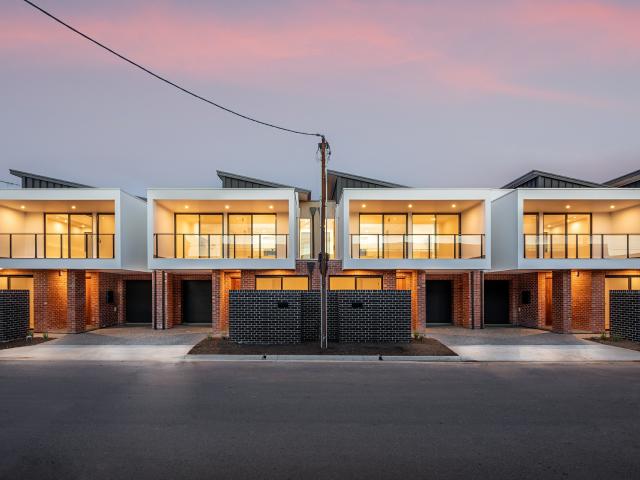 Modern Architecturally Designed Close to Linear Park