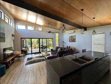 Modern Archtectural Home in Husky