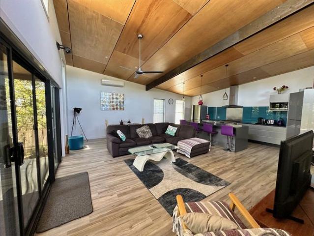 Modern Archtectural Home in Husky