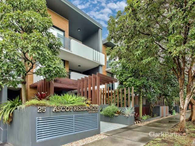 Modern Ascot Apartment in Exclusive Complex